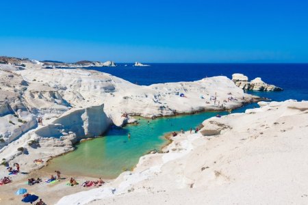 Sarakiniko Beach
