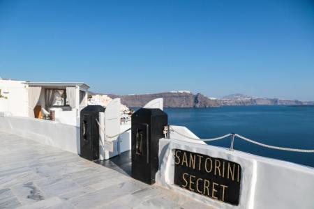 Santorini Secret Suites &amp; Spa